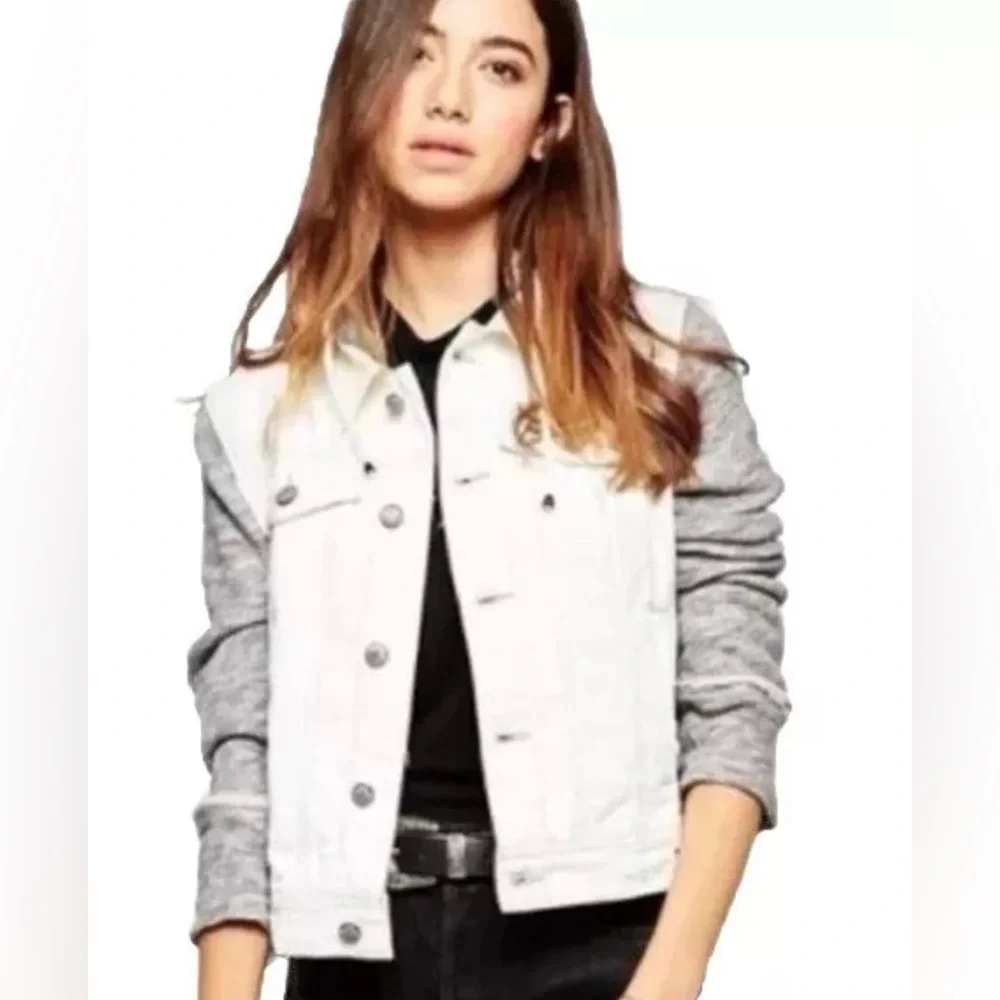 Free People Knit Sleeve & Knit Hood Distressed White Denim Jean Jacket Size XS - Picture 3 of 16